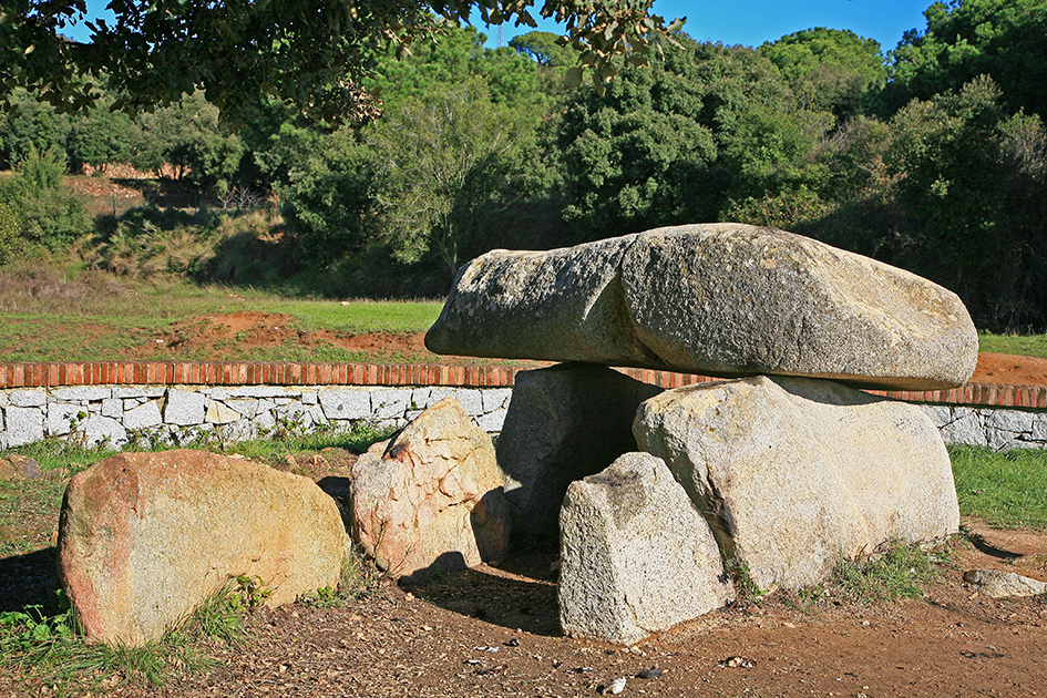 Dolmen de la Roca d'en Toni





















© Imatge Jordi Bastart





